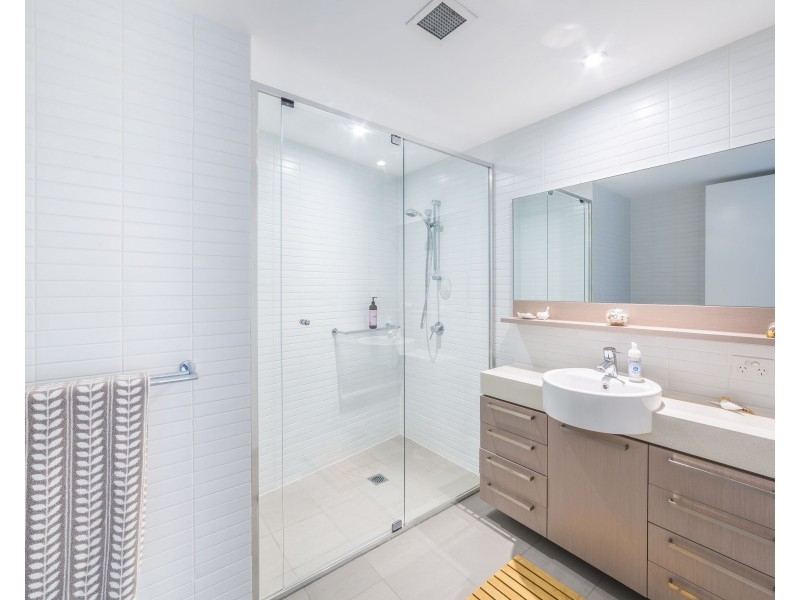 1302/323 Bayview Street, Hollywell QLD 4216