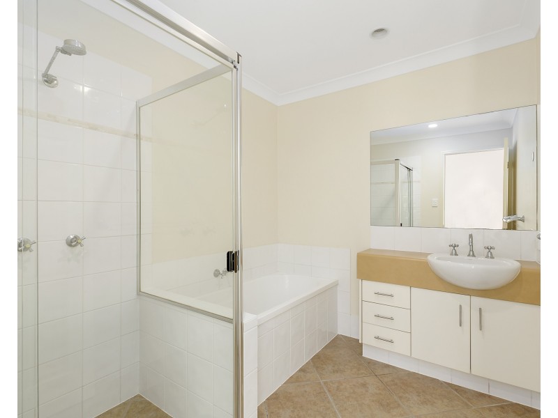 2/6 Lacy Lane, Upper Coomera QLD 4209