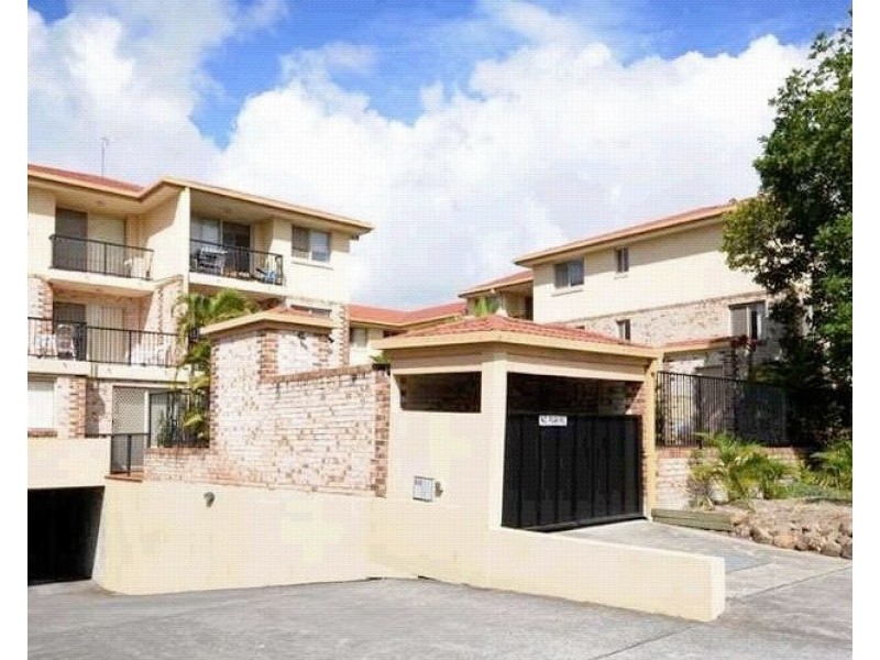 10/14 Spendelove Avenue, Southport QLD 4215