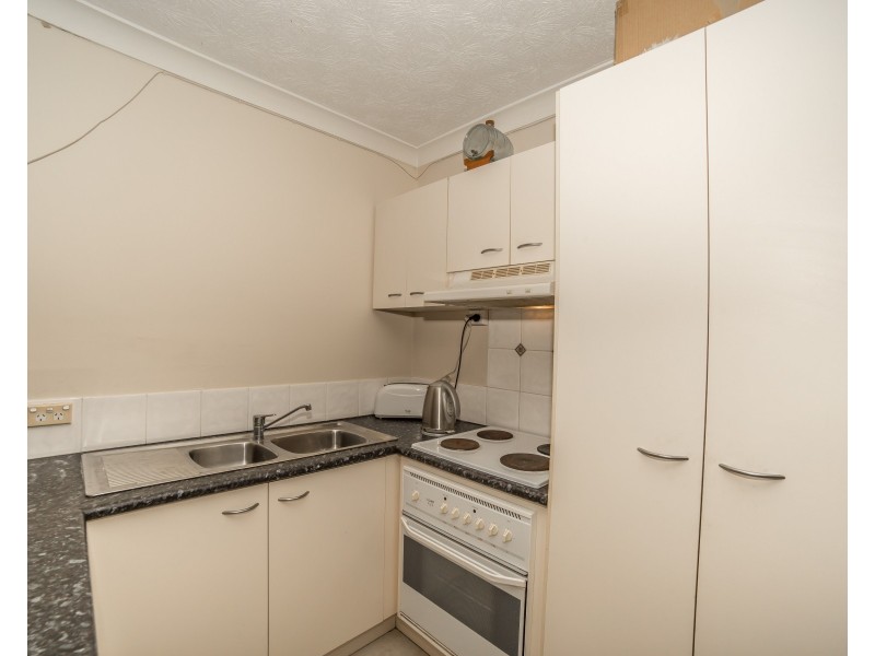 10/14 Spendelove Avenue, Southport QLD 4215