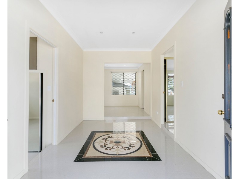 18 Brooke Avenue, Southport QLD 4215