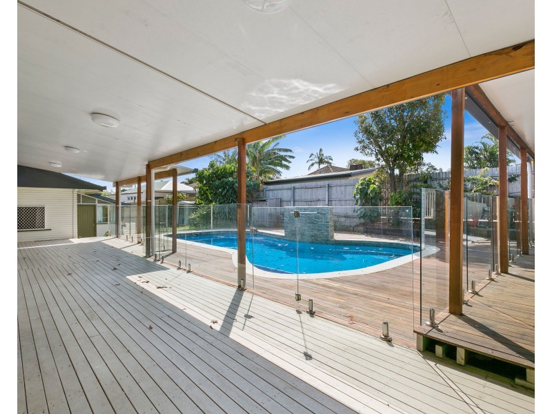 18 Brooke Avenue, Southport QLD 4215