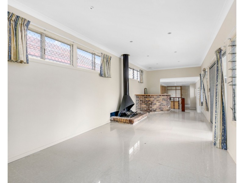 18 Brooke Avenue, Southport QLD 4215