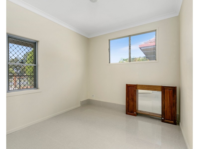 18 Brooke Avenue, Southport QLD 4215