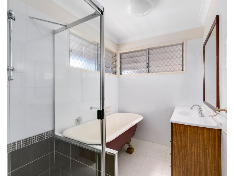 18 Brooke Avenue, Southport QLD 4215