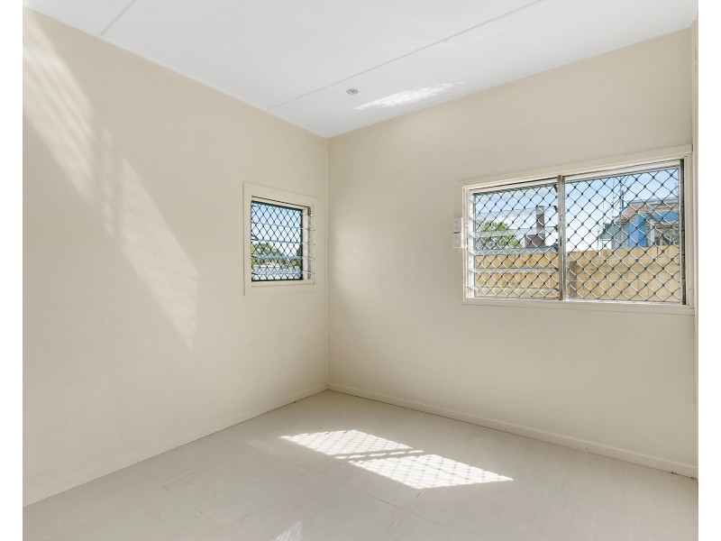 18 Brooke Avenue, Southport QLD 4215