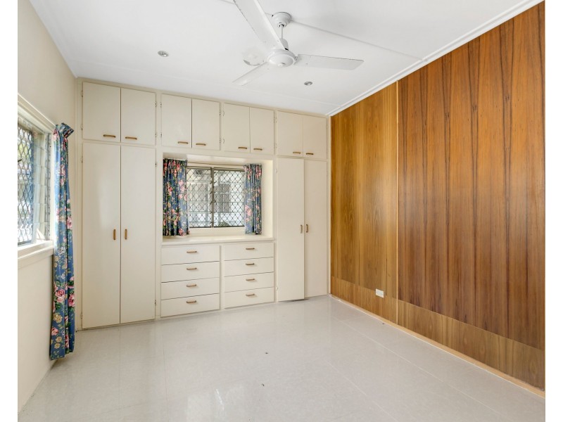 18 Brooke Avenue, Southport QLD 4215