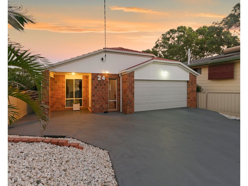 24 Beitz Avenue, Labrador QLD 4215