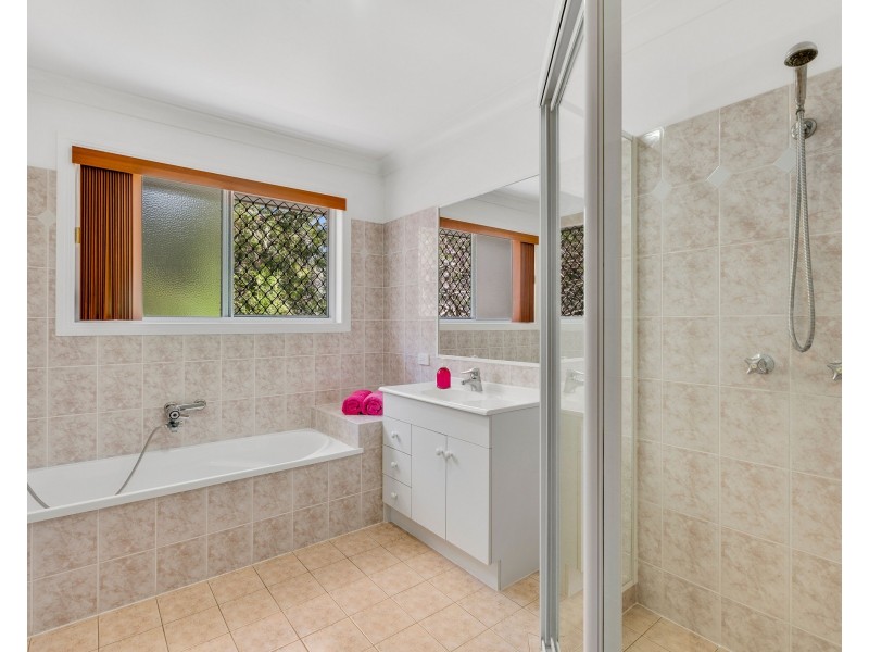 24 Beitz Avenue, Labrador QLD 4215