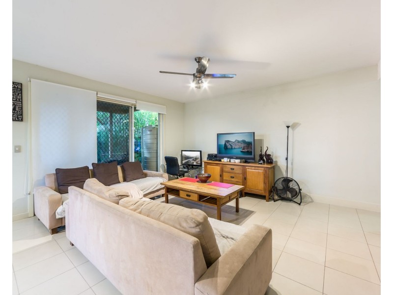 1/104 Eugaree Street, Southport QLD 4215