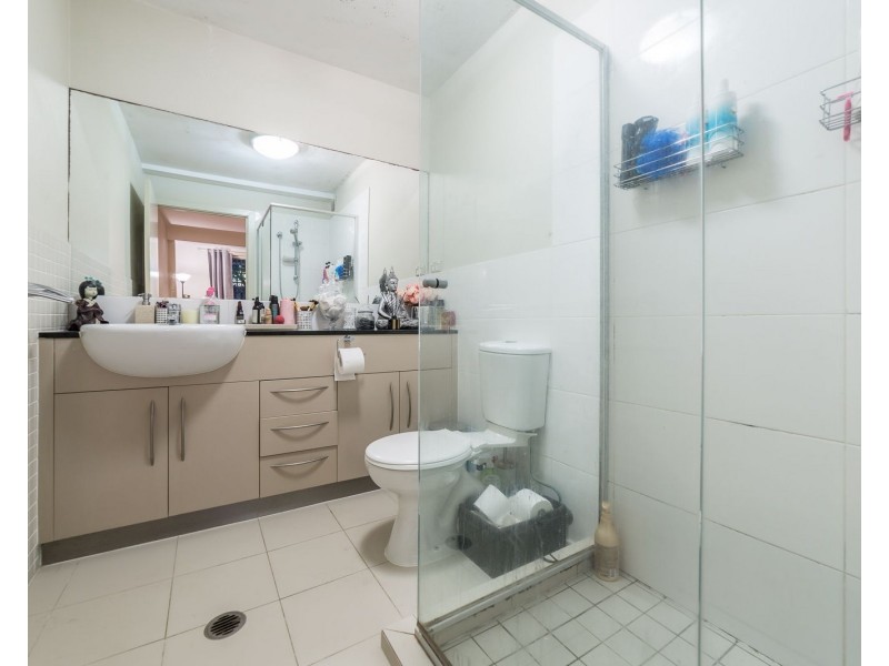 1/104 Eugaree Street, Southport QLD 4215