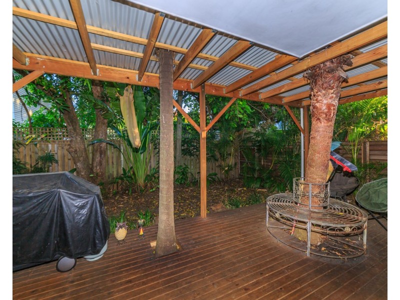 1/104 Eugaree Street, Southport QLD 4215