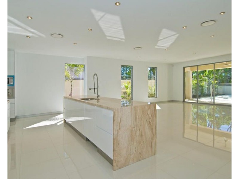 8006B Vista Drive, Benowa QLD 4217