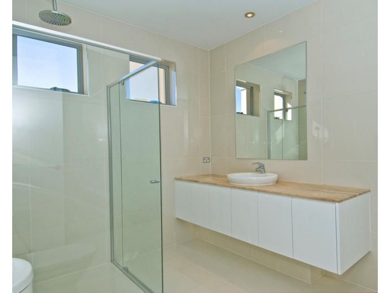 8006B Vista Drive, Benowa QLD 4217