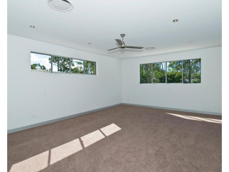 8006B Vista Drive, Benowa QLD 4217