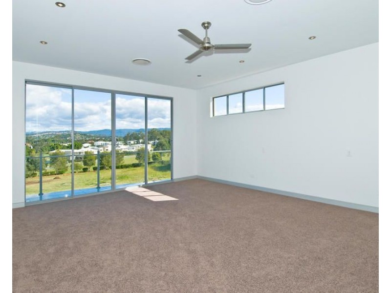 8006B Vista Drive, Benowa QLD 4217