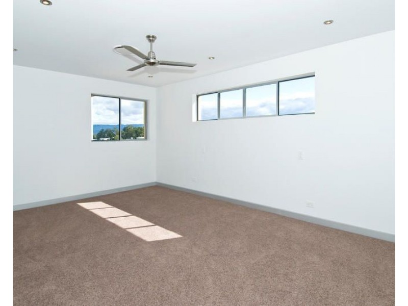 8006B Vista Drive, Benowa QLD 4217