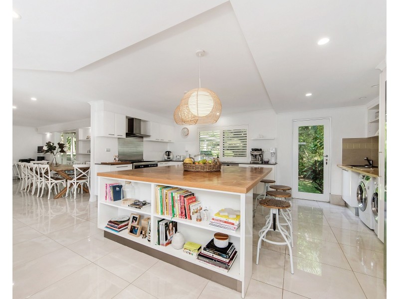 6 Akes Avenue, Southport QLD 4215