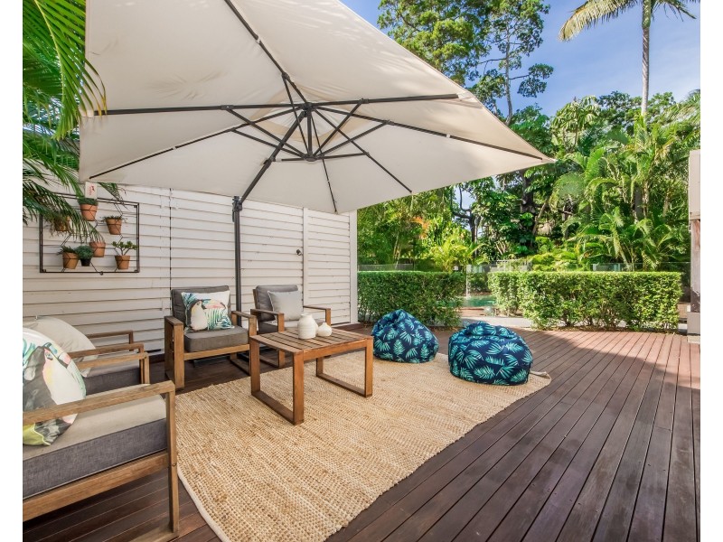 6 Akes Avenue, Southport QLD 4215