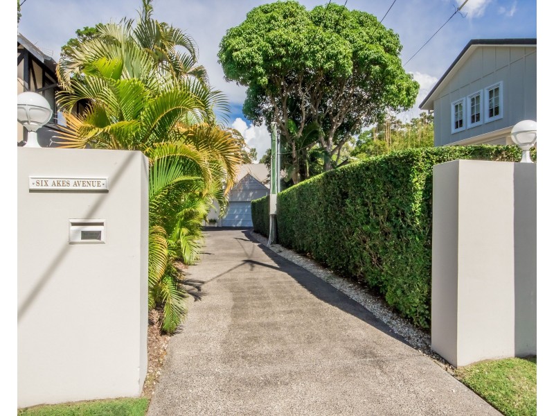 6 Akes Avenue, Southport QLD 4215