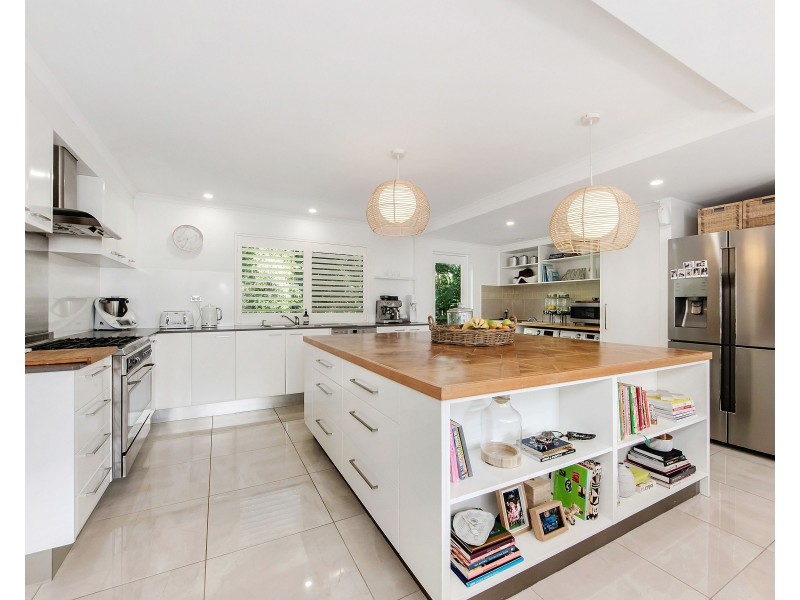 6 Akes Avenue, Southport QLD 4215