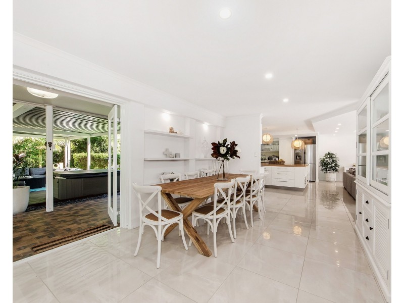 6 Akes Avenue, Southport QLD 4215