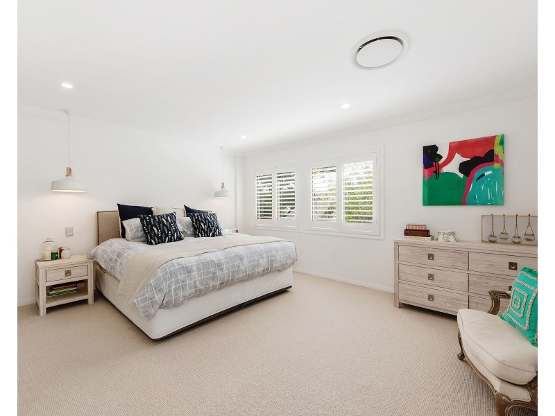 6 Akes Avenue, Southport QLD 4215