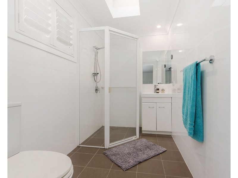 6 Akes Avenue, Southport QLD 4215