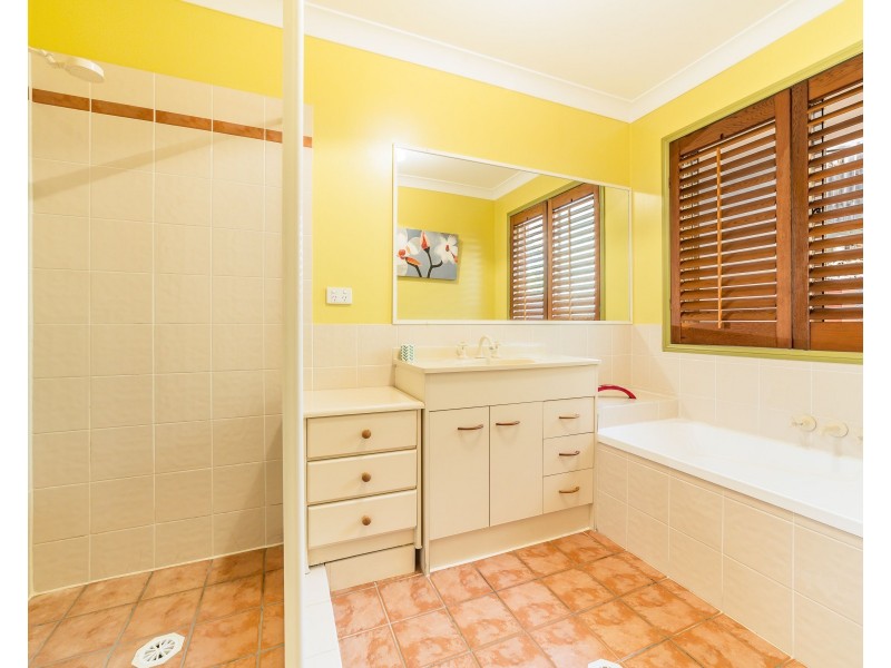 11 Tee Trees Boulevard, Arundel QLD 4214