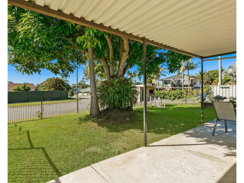 2/2 Senate Street, Labrador QLD 4215