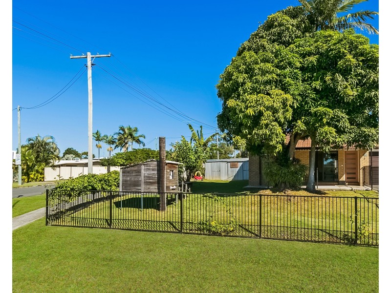 2/2 Senate Street, Labrador QLD 4215