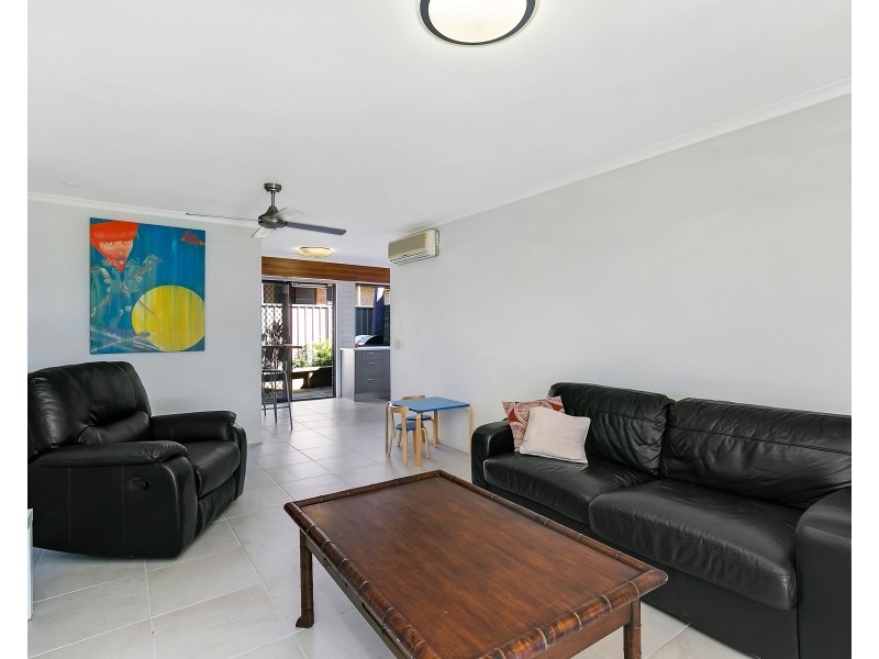 2/2 Senate Street, Labrador QLD 4215