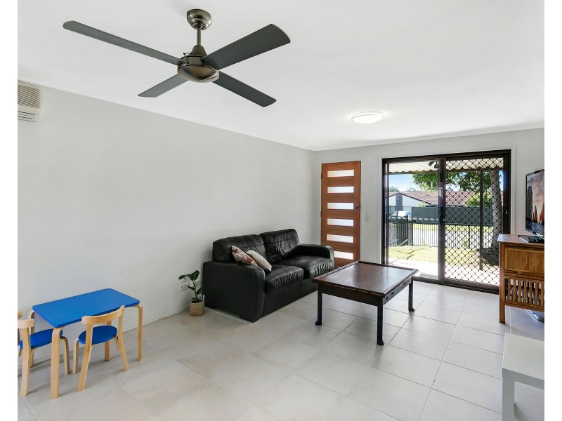 2/2 Senate Street, Labrador QLD 4215