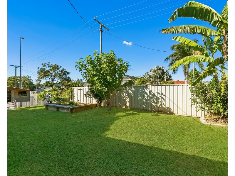 2/2 Senate Street, Labrador QLD 4215