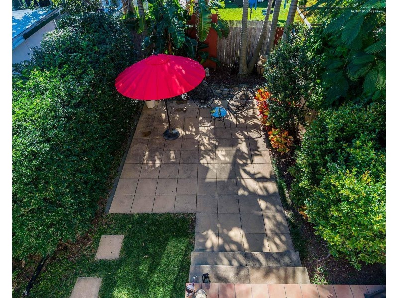 1/23 Deakin Avenue, Southport QLD 4215