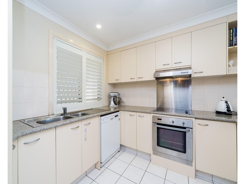 1/23 Deakin Avenue, Southport QLD 4215