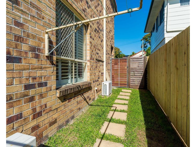 1/23 Deakin Avenue, Southport QLD 4215