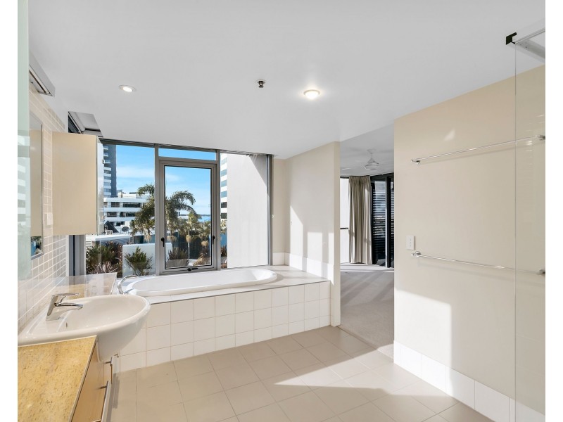 203/105 Scarborough Street, Southport QLD 4215