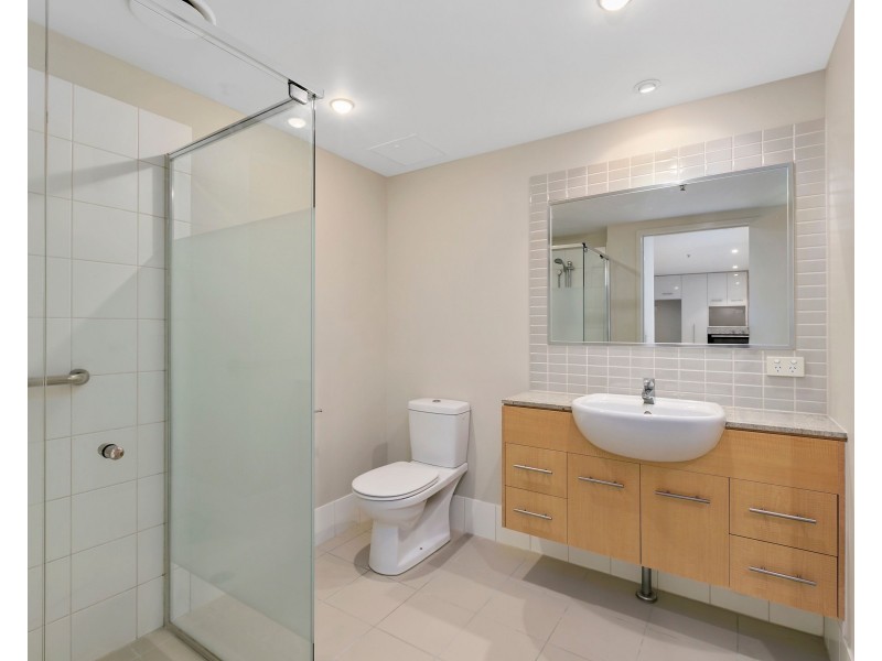 203/105 Scarborough Street, Southport QLD 4215