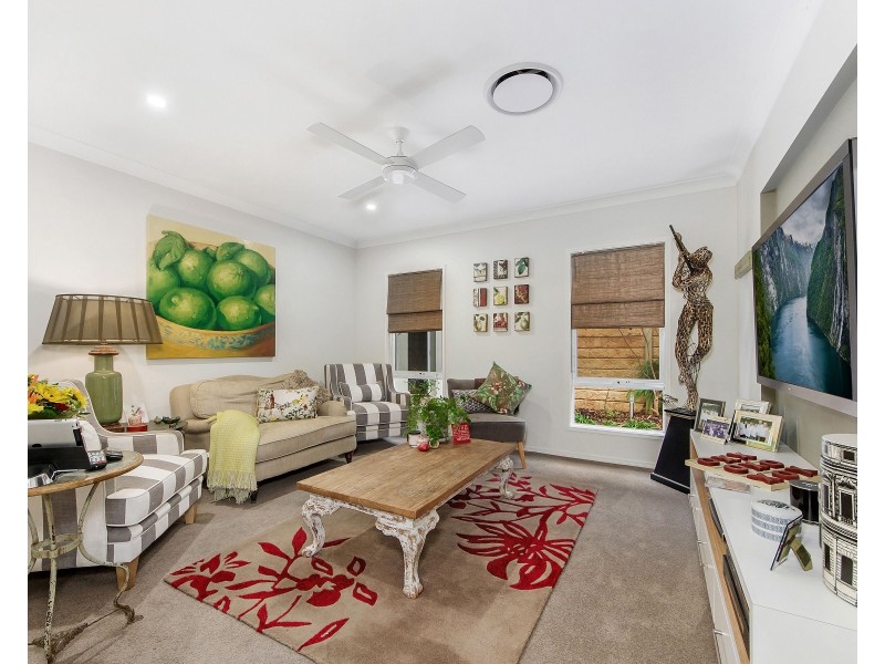 33 Northern Skies Terrace, Maudsland QLD 4210