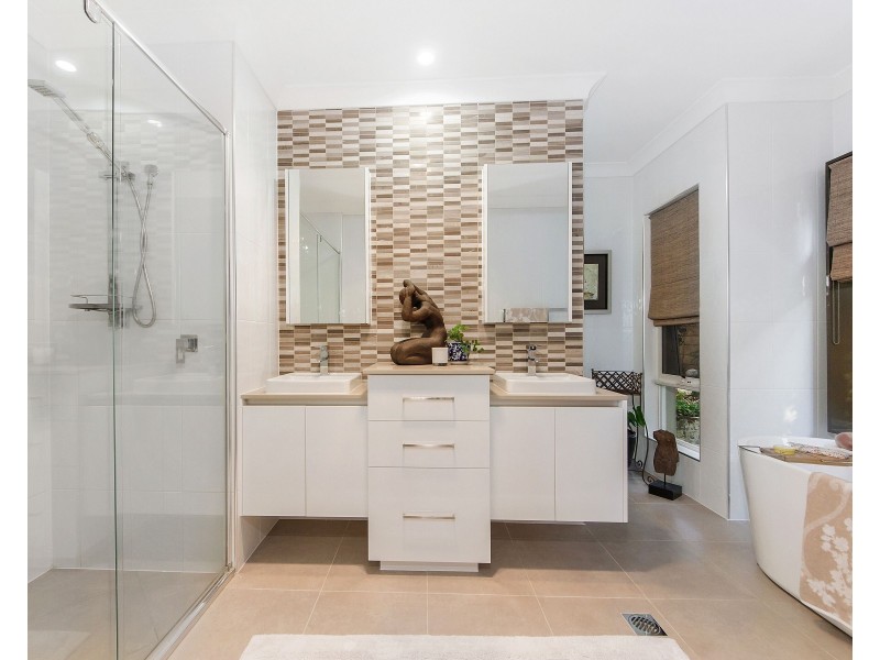 33 Northern Skies Terrace, Maudsland QLD 4210