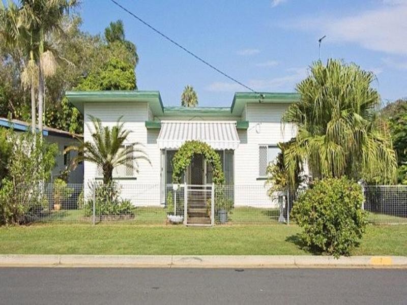 7 Geoffrey Avenue, Southport QLD 4215