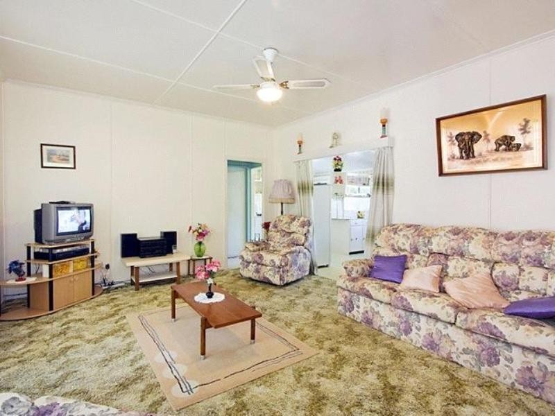 7 Geoffrey Avenue, Southport QLD 4215