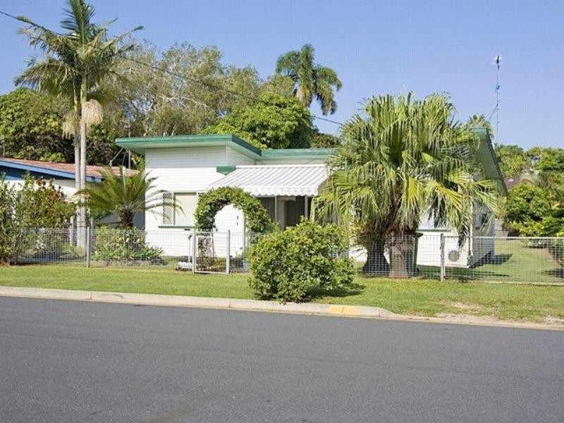 7 Geoffrey Avenue, Southport QLD 4215