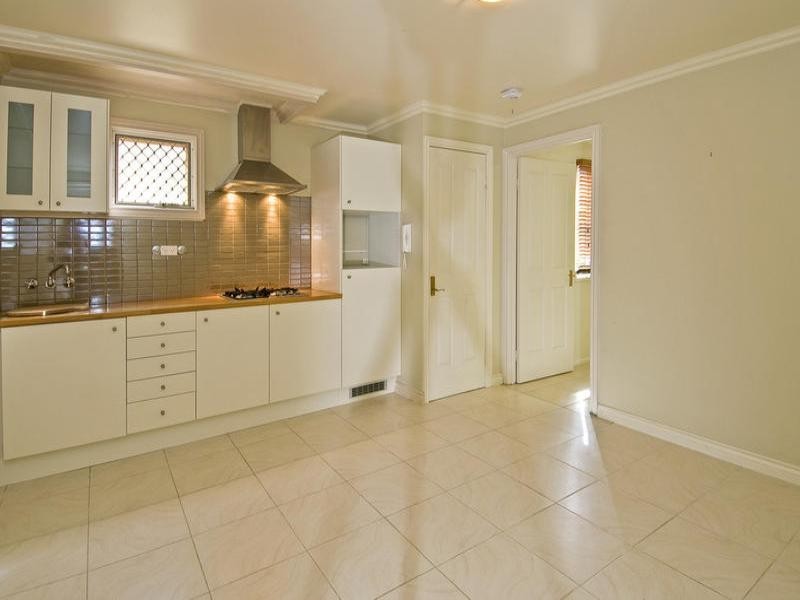 10 Little Norman Street, Southport QLD 4215