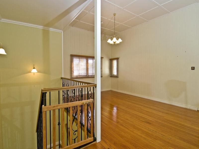 10 Little Norman Street, Southport QLD 4215