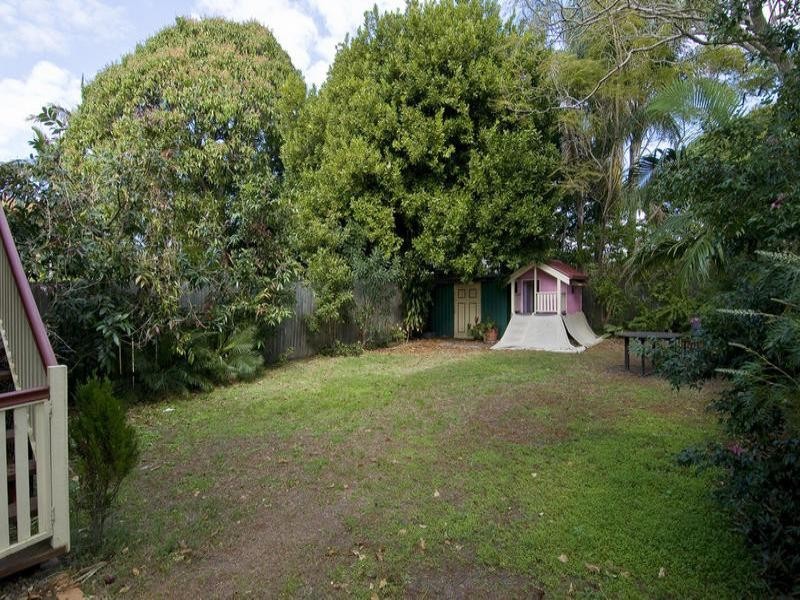 10 Little Norman Street, Southport QLD 4215
