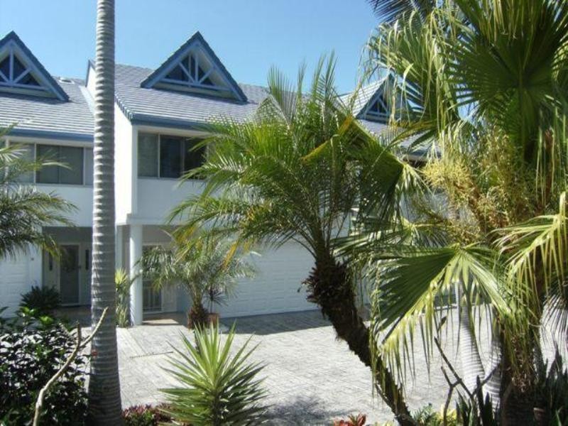 38 Cranston Villa 2, 125 Santa Cruz Boulevard, Clear Island Waters QLD 4226