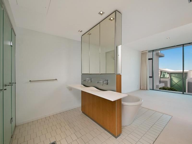 Paradise Point QLD 4216