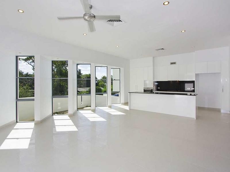 83 Pohlman Street, Southport QLD 4215